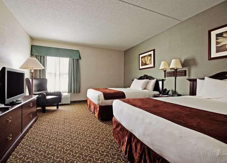 D. Hotel Suites & Spa Holyoke Bilik gambar