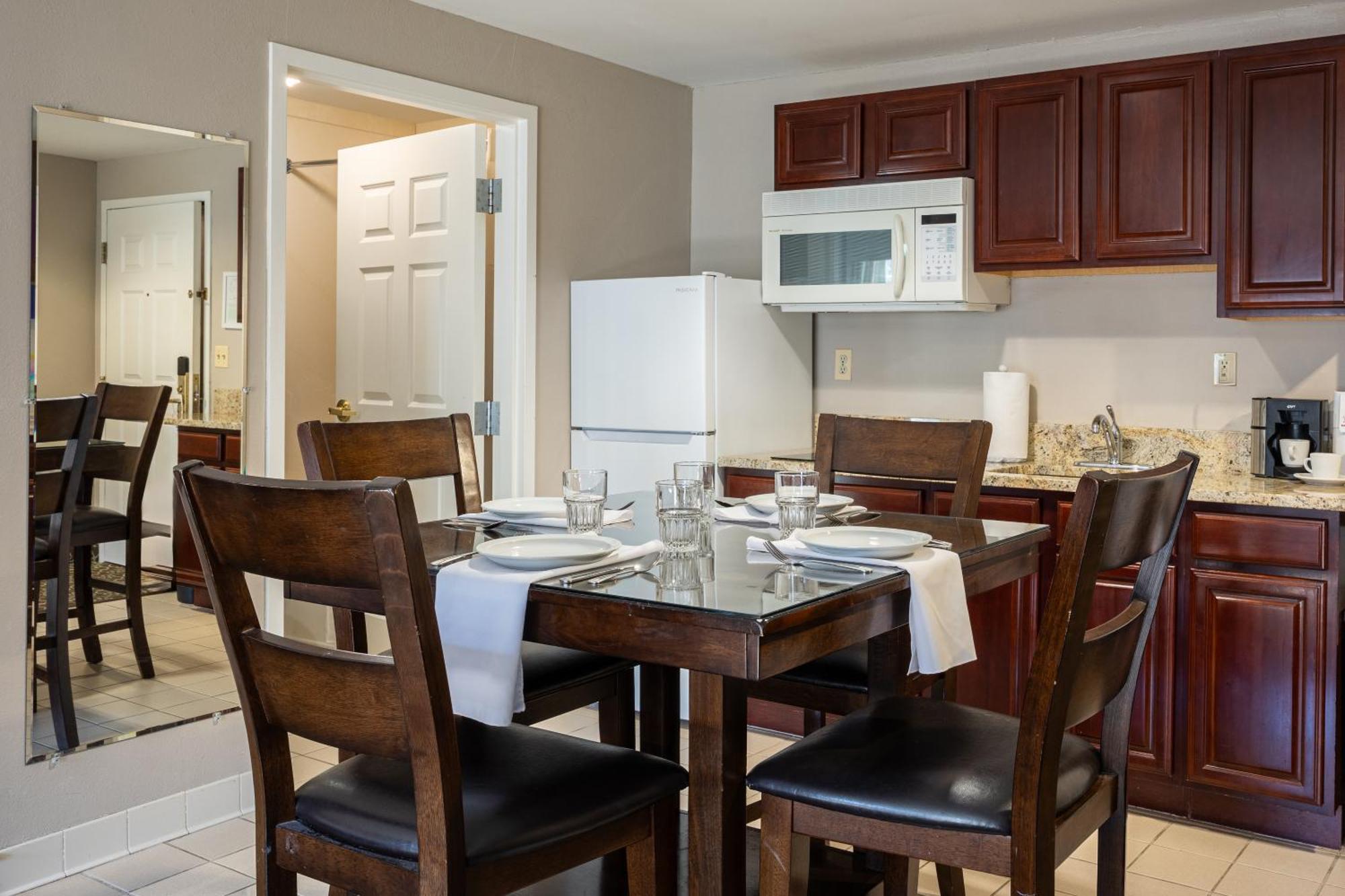 D. Hotel Suites & Spa Holyoke Luaran gambar
