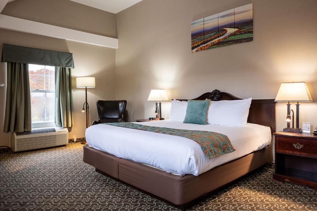D. Hotel Suites & Spa Holyoke Luaran gambar