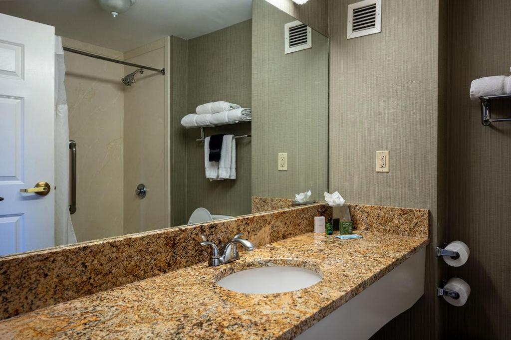 D. Hotel Suites & Spa Holyoke Luaran gambar