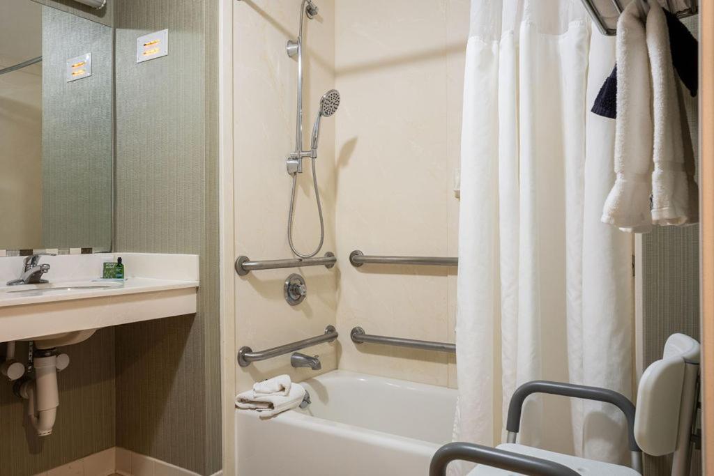 D. Hotel Suites & Spa Holyoke Luaran gambar