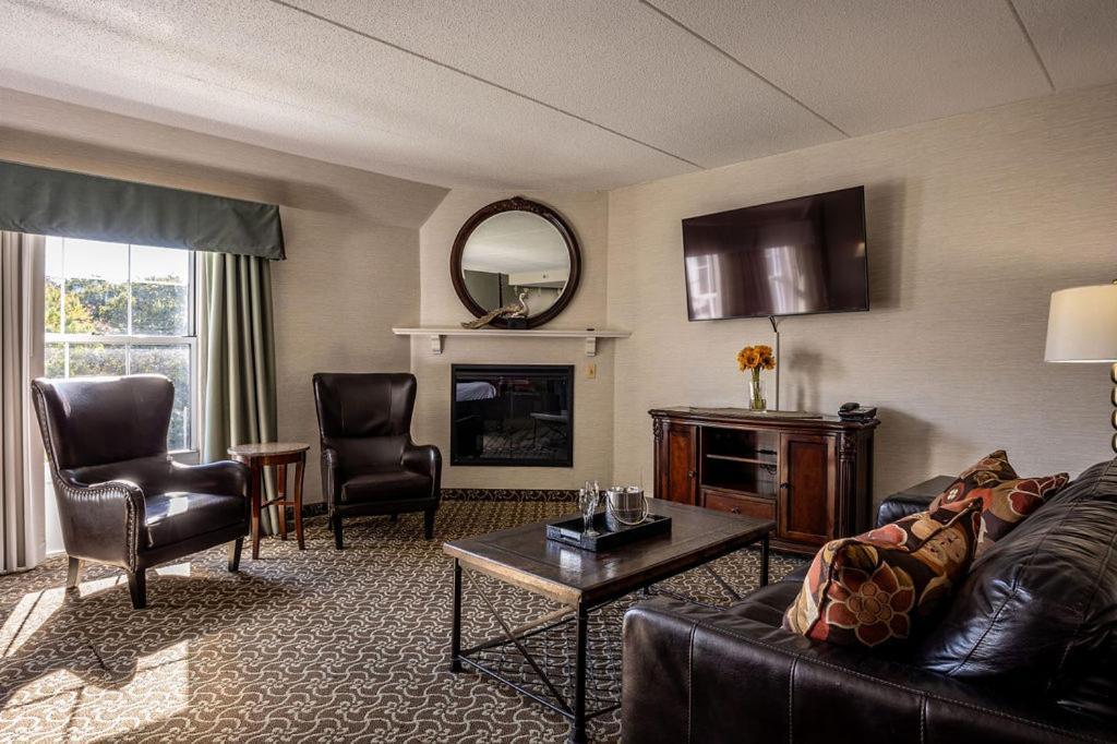 D. Hotel Suites & Spa Holyoke Luaran gambar