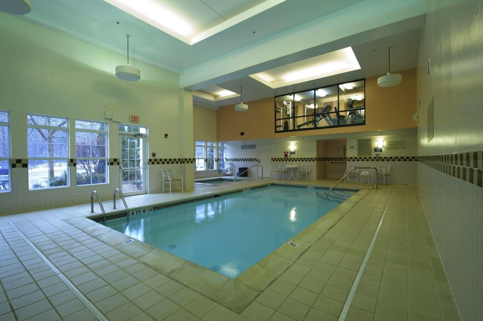D. Hotel Suites & Spa Holyoke Luaran gambar